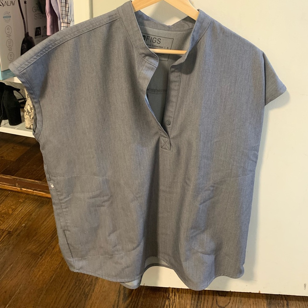 Grey Rafaela oversized FIGS scrub top - small